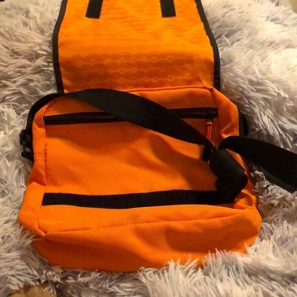 NWOT Kukuxumusu Insignia MessangerBag/Book Bag/Computer Bag/Carry All/Travel Bag - Picture 14 of 16